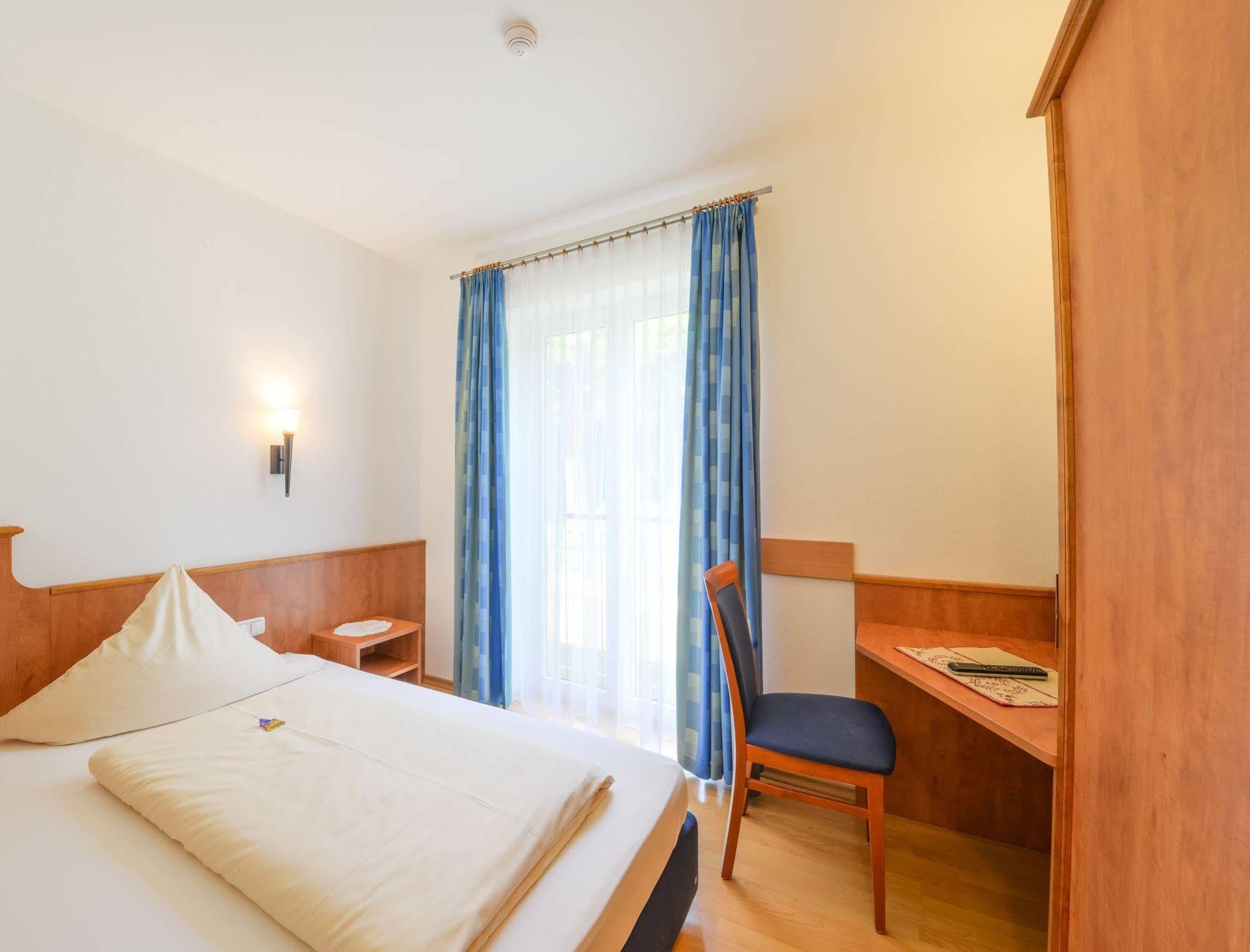 Hotel Waldhof Hohenkammer Buitenkant foto
